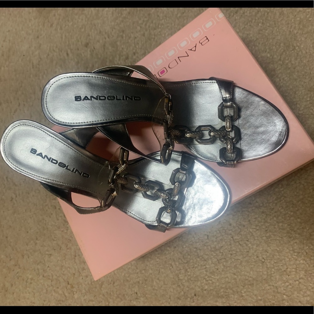 Bandolino Metallic Gray Heels